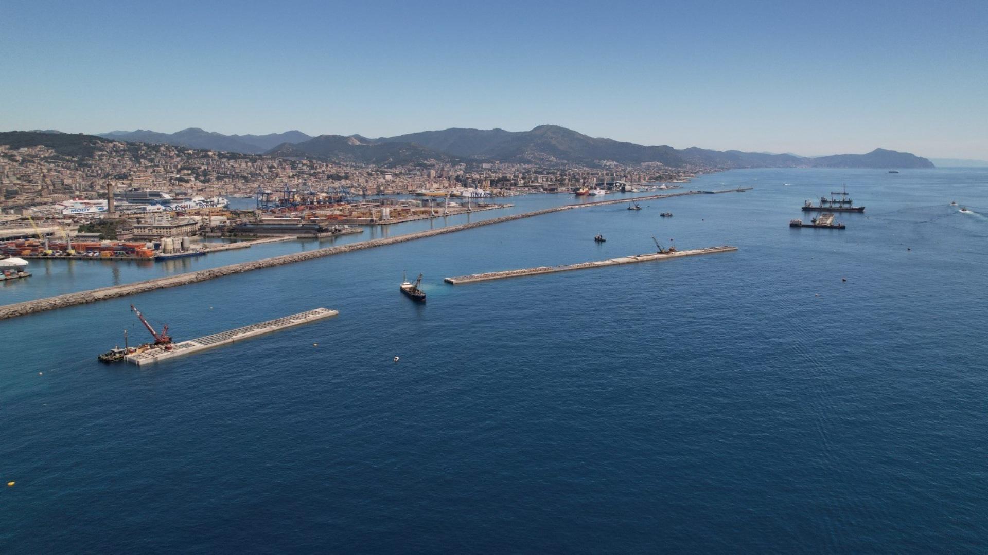 Nuova Diga Foranea di Genova, posa ventiquattresimo cassone, Italia